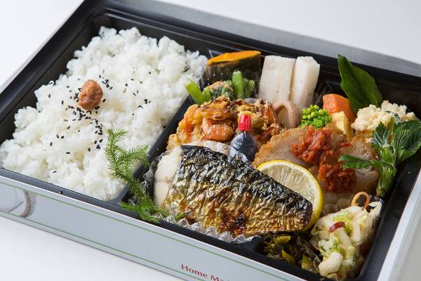鞍馬口弁当(野菜天ぷらと塩サバ)