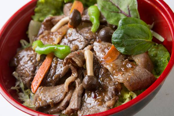大人気の焼肉丼